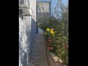 Апартаменты Marija - 10m from beach: A1(4+1), A2(6), A3(6+2) Трогир - Ривьера Трогир  - лестница