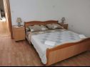 Апартаменты Marija - 10m from beach: A1(4+1), A2(6), A3(6+2) Трогир - Ривьера Трогир  - Апартамент - A3(6+2): спальная комната
