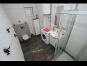 Апартаменты Florio - garden & free parking: A1(5) Трогир - Ривьера Трогир  - Апартамент - A1(5): ванная комната с туалетом