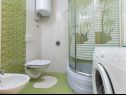 Дома дял отдыха More - garden shower: H(10+2) Винишче - Ривьера Трогир  - Хорватия - H(10+2): ванная комната с туалетом