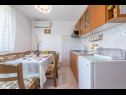 Апартаменты Kosta - 70m from sea : A1(2+1), A2(4+2) Винишче - Ривьера Трогир  - Апартамент - A1(2+1): кухня и столовая