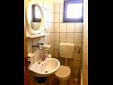 Апартаменты Ivo - barbecue: A1(2+1) Винишче - Ривьера Трогир  - Апартамент - A1(2+1): ванная комната с туалетом