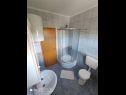 Апартаменты Antonija - fitness: SA1(2), A2(2+2), SA3(2+1), A4(2+2) Винишче - Ривьера Трогир  - Апартамент - A2(2+2): ванная комната с туалетом