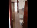 Апартаменты Deni - 30 m from sea: A2(4+1), A3(4+2) Винишче - Ривьера Трогир  - Апартамент - A2(4+1): ванная комната с туалетом