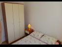Апартаменты Josi - 150 m from sea: A1(4+1), A2(4+1), A4(4+1) Винишче - Ривьера Трогир  - Апартамент - A4(4+1): спальная комната