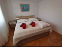 Апартаменты Srđan - 10 m from the beach : A1(4), A2(2+1), A3(4+1) Винишче - Ривьера Трогир  - Апартамент - A2(2+1): спальная комната