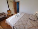 Апартаменты Srđan - 10 m from the beach : A1(4), A2(2+1), A3(4+1) Винишче - Ривьера Трогир  - Апартамент - A3(4+1): спальная комната