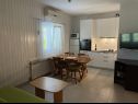 Апартаменты Jere - 30 m from beach: A1(4+1), A2(2+1) Винишче - Ривьера Трогир  - Апартамент - A1(4+1): кухня и столовая
