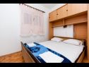 Апартаменты Jere - 30 m from beach: A1(4+1), A2(2+1) Винишче - Ривьера Трогир  - Апартамент - A2(2+1): спальная комната