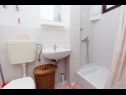 Апартаменты Jere - 30 m from beach: A1(4+1), A2(2+1) Винишче - Ривьера Трогир  - Апартамент - A2(2+1): ванная комната с туалетом