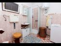 Апартаменты Jere - 30 m from beach: A1(4+1), A2(2+1) Винишче - Ривьера Трогир  - Апартамент - A1(4+1): ванная комната с туалетом