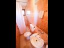 Апартаменты Vesna - 200 m from beach A1(2), SA2(2), A3(2) Бибинье - Задар Ривьера  - Апартамент - A3(2): ванная комната с туалетом