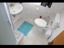 Апартаменты Ivan - 300 m from sea: A3(2), A4(2), SA5(2), A6(2) Нин - Задар Ривьера  - Апартамент - A3(2): ванная комната с туалетом