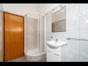 Апартаменты Ivan - modern & close to center: A1(4), A2(2+2) Нин - Задар Ривьера  - Апартамент - A1(4): ванная комната с туалетом