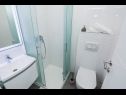 Апартаменты Ani - with pool : SA4(2), A5(2+2), A6(2+2) Привлака - Задар Ривьера  - Апартамент - A5(2+2): ванная комната с туалетом