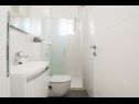 Апартаменты Ani - with pool : SA4(2), A5(2+2), A6(2+2) Привлака - Задар Ривьера  - Апартамент - A6(2+2): ванная комната с туалетом