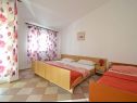 Апартаменты Velebit - 130m to the beach: A1(5+1), A2(7) Стариград-Пакленица - Задар Ривьера  - Апартамент - A1(5+1): спальная комната