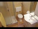 Апартаменты Almond A1(2+2), A2(4+2), A3(4+2) Вир - Задар Ривьера  - Апартамент - A3(4+2): ванная комната с туалетом