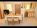 Апартаменты Mladen - family friendly & amazing location: A1(5), A2(2), A3(3+1) Врси - Задар Ривьера  - Апартамент - A1(5): кухня и столовая