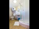 Апартаменты Ivan Z2 - 250 m from beach: A2(4) Задар - Задар Ривьера  - Апартамент - A2(4): ванная комната с туалетом