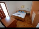 Апартаменты Ankica - 150 m from beach: A1(2+2), A2(5), A3(4+1), A4(2+2) Задар - Задар Ривьера  - Апартамент - A3(4+1): спальная комната