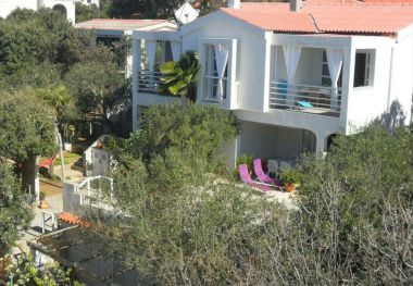 Апартаменты Bari - 140 m from beach: A1(4+1), A2(4), A3(2+2) Мандре - Остров Паг 