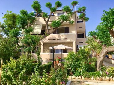 Апартаменты Zdenka - garden terrace: A1(5), A2(4), A3(2+2) Барбат - Остров Раб 