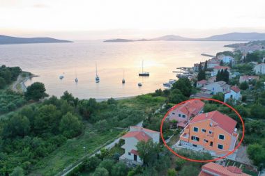 Апартаменты Njoko - sea view & private parking: A1(2+2), A2(3+2) Шепурине (Остров Првиć) - Шибеник Ривьера 