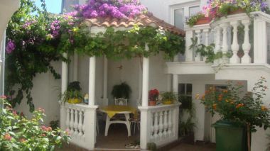Апартаменты Ksenija - with garden & BBQ: SA1(2+1), SA2(2+1), SA3(2+1), A4(2+2), A5(2+2) Водице - Шибеник Ривьера 