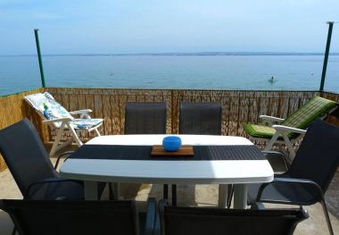Дома дял отдыха Villa Jadran - 10 m from beach: H(6+2) Преко - Остров Углян  - Хорватия